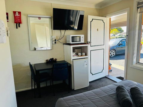 Altona Motel - Palm Beach Accommodation 3