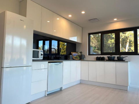 Altura Apartment Bright - Palm Beach Accommodation 3