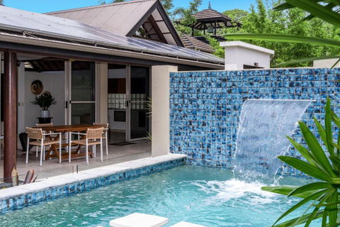 Amala Villa - Palm Beach Accommodation 0
