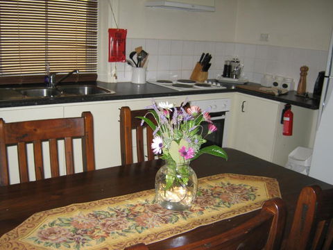 Amalie Cottage Waikerie Unit 1 - Palm Beach Accommodation 4