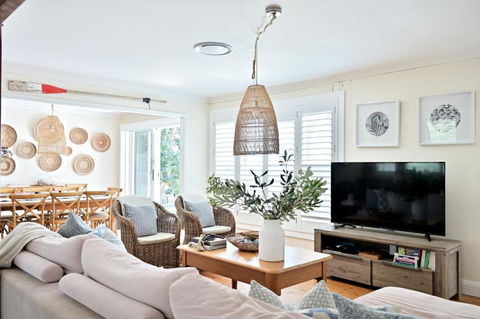 Amanzi Beach House - Just 10m To Collingwood Beach! - Palm Beach Accommodation 0