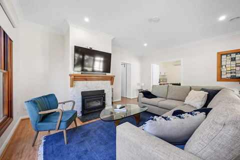 Amarde - Contemporary Heritage Fusion, Fireplace - Palm Beach Accommodation 1