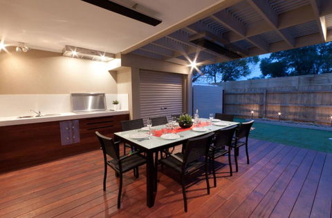 Amaroo - Palm Beach Accommodation 0