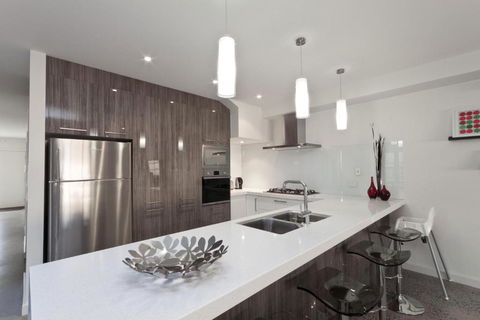 Amaroo - Palm Beach Accommodation 1