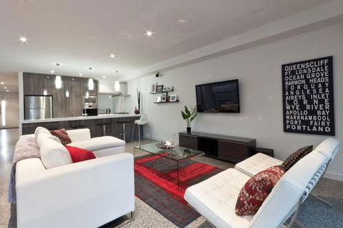 Amaroo - Palm Beach Accommodation 2