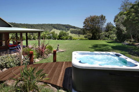 Amaroo House - Glorious Views - Palm Beach Accommodation 0