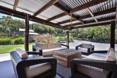 Amaroo House - Glorious Views - Palm Beach Accommodation 4