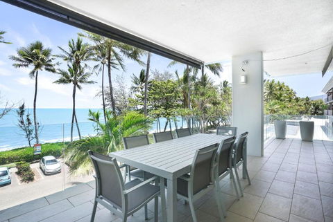Amaroo - Luxury Apartment Overlooking The Coral Sea - Palm Beach Accommodation 1