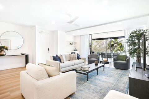 Amaroo - Luxury Apartment Overlooking The Coral Sea - Palm Beach Accommodation 4