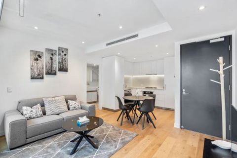 Amazing 1BR Apartment W Pool - Palm Beach Accommodation 1