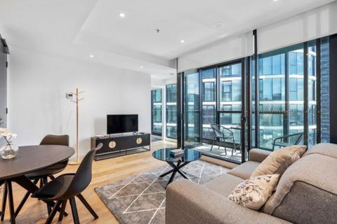 Amazing 1BR Apartment W Pool - Palm Beach Accommodation 0