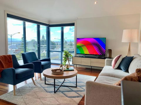 Amazing Beachfront & City Views 2 Bed 2 Bathroom - Palm Beach Accommodation 1