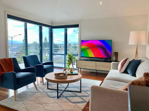 Amazing Beachfront & City Views 2 Bed 2 Bathroom - Palm Beach Accommodation 0