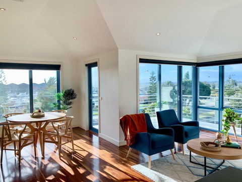 Amazing Beachfront & City Views 2 Bed 2 Bathroom - Palm Beach Accommodation 2