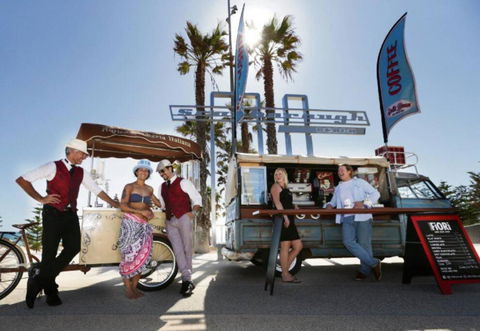 Amazing Outdoor Living With Pizza Oven - Palm Beach Accommodation 3