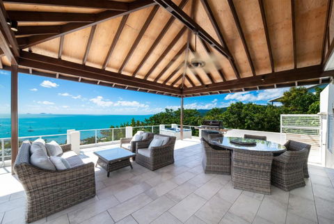 Amazing Penthouse With Whitsundays Lifestyle - Palm Beach Accommodation 1