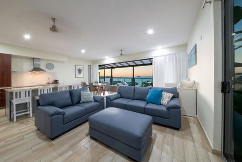 Amazing Penthouse With Whitsundays Lifestyle - Palm Beach Accommodation 4