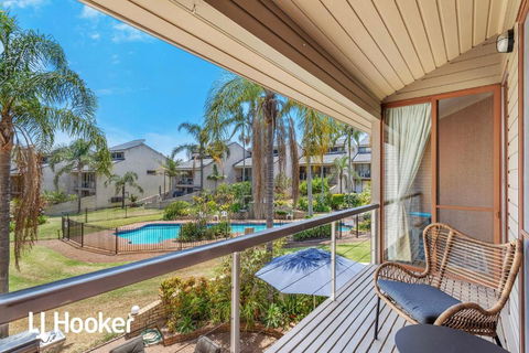 Amazing Waterfront Location - Palm Beach Accommodation 2