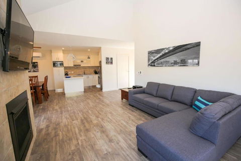 Amber Mist Villa - One - Palm Beach Accommodation 2