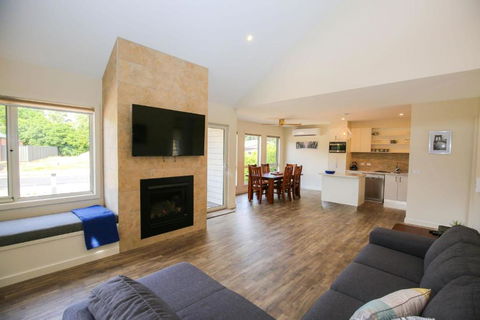 Amber Mist Villa - Two - Palm Beach Accommodation 0
