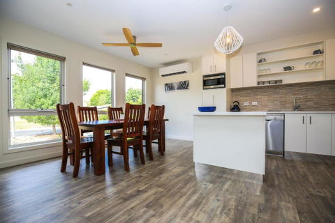 Amber Mist Villa - Two - Palm Beach Accommodation 3