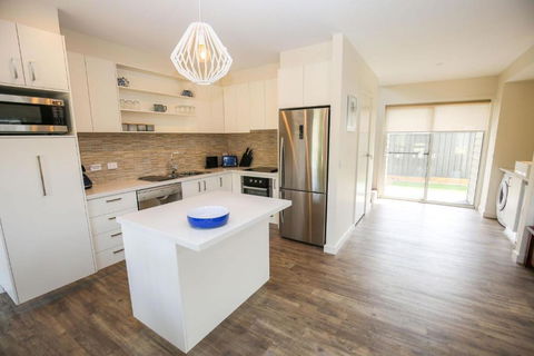 Amber Mist Villa - Two - Palm Beach Accommodation 4