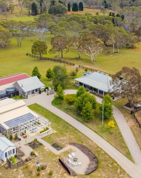 Amberlea Homestead & Cottage - Palm Beach Accommodation 0