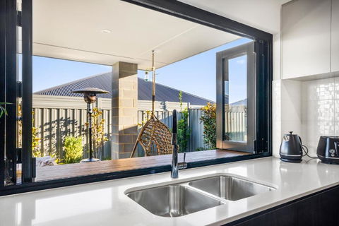 Amberton Beachs Little Paradise By Swan Bnb - Palm Beach Accommodation 0