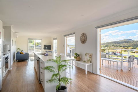 Ambience, A Stunning Holiday Retreat! - Palm Beach Accommodation 1