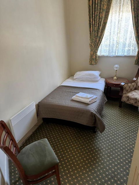 American Hotel Creswick - Palm Beach Accommodation 2