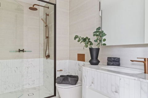 An Amazing 2BR Apt At Sapphire By The Gardens - Palm Beach Accommodation 3