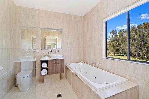 Ana Mandara Luxury Retreat - Palm Beach Accommodation 4