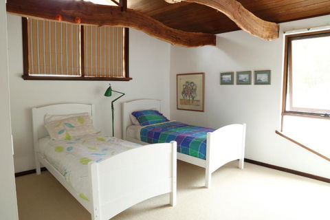 Anagama House & Studio - Palm Beach Accommodation 2