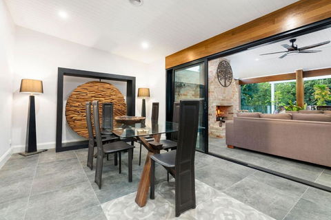 Ananda Cottage - Palm Beach Accommodation 3