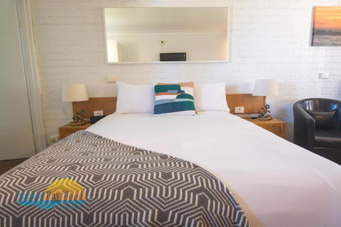 Anchor Bay Motel - Palm Beach Accommodation 1