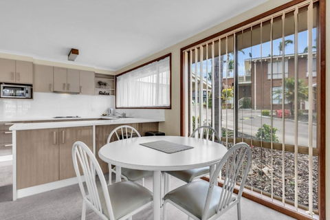 Anchorbell 3 - Palm Beach Accommodation 4