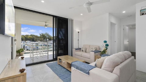 Anchors Away - Waterfront Unit - Palm Beach Accommodation 2
