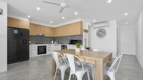 Anchors Away - Waterfront Unit - Palm Beach Accommodation 3