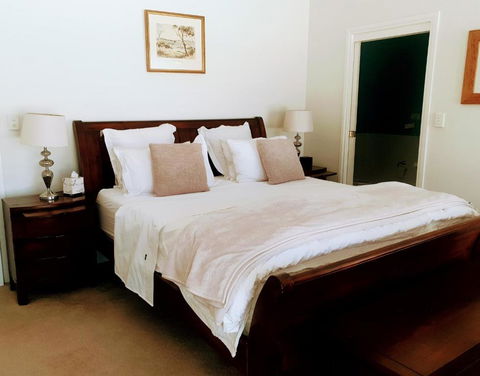 Angaston Lodge - Palm Beach Accommodation 3