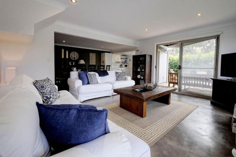 Anglers Cove - Palm Beach Accommodation 1