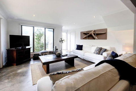Anglers Cove - Palm Beach Accommodation 2