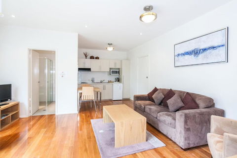 Anglesea River Apartment 22 - Palm Beach Accommodation 1
