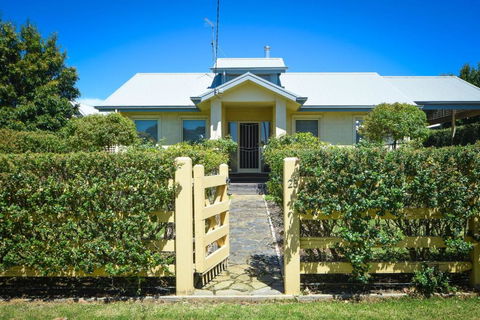 Anker - Palm Beach Accommodation 0