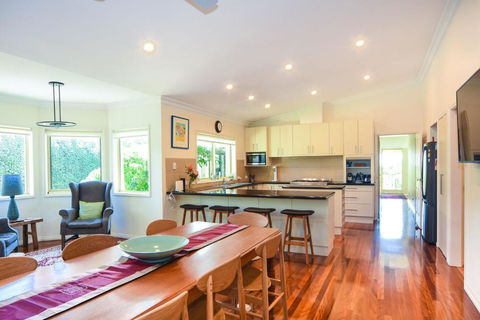 Anker - Palm Beach Accommodation 2