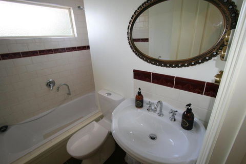 Annies Garden Cottage - Palm Beach Accommodation 3