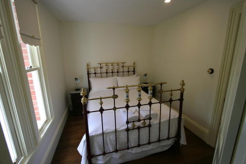Annies Garden Cottage - Palm Beach Accommodation 2