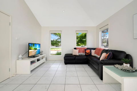 Annvilla - Two Bedroom Townhouse In Huskisson - Palm Beach Accommodation 4