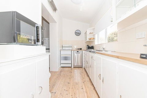 Anson Cottage 1900s CBD Home Private & Practical - Palm Beach Accommodation 3