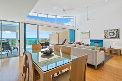 Airlie Beach Townhouse - Palm Beach Accommodation 0