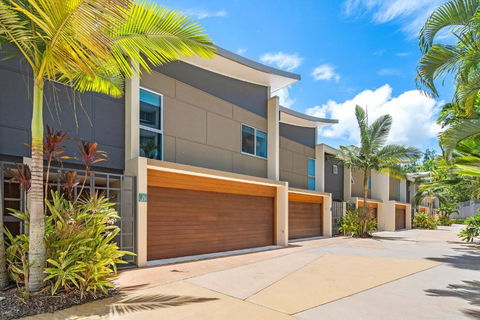 Airlie Beach Townhouse - Palm Beach Accommodation 3